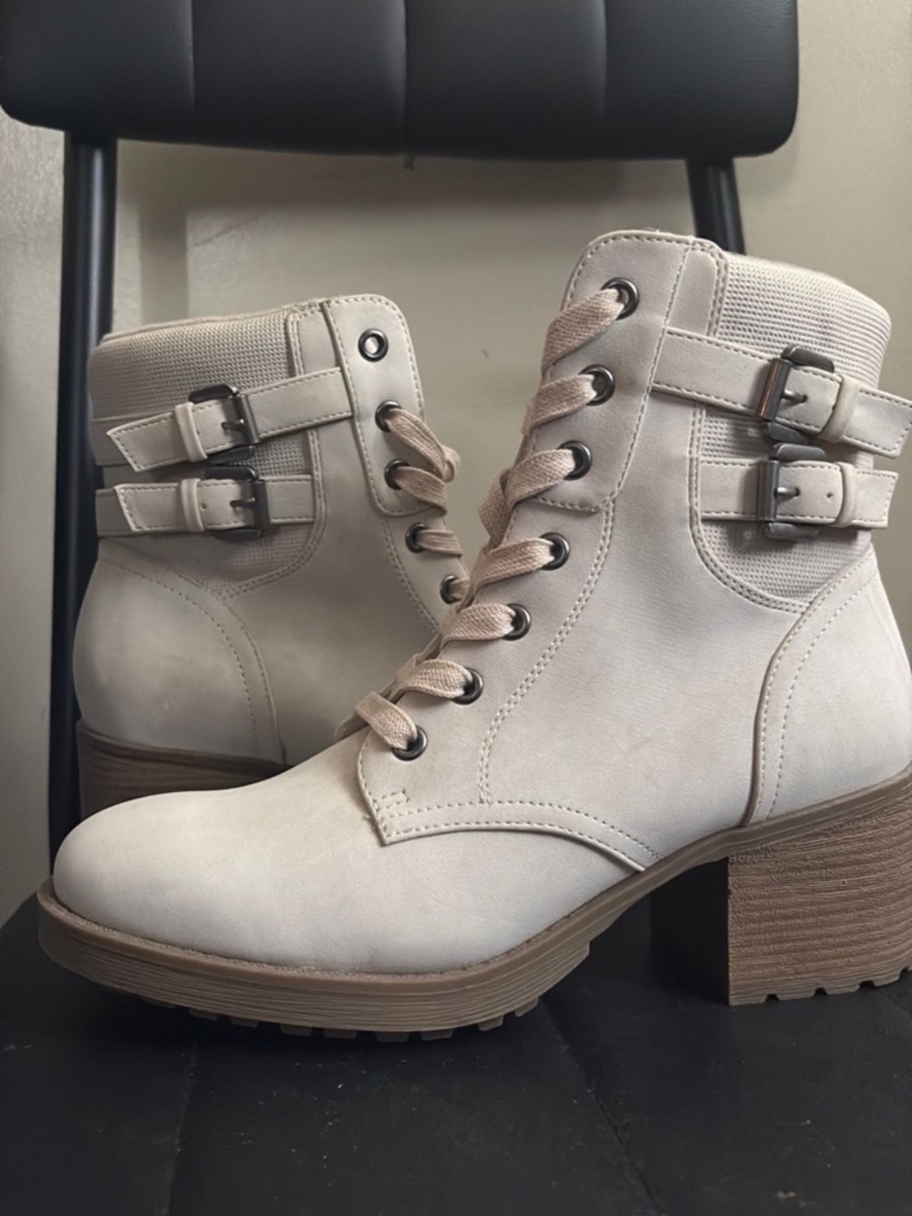 Women's Lace-Up Ankle Boots in Light Beige